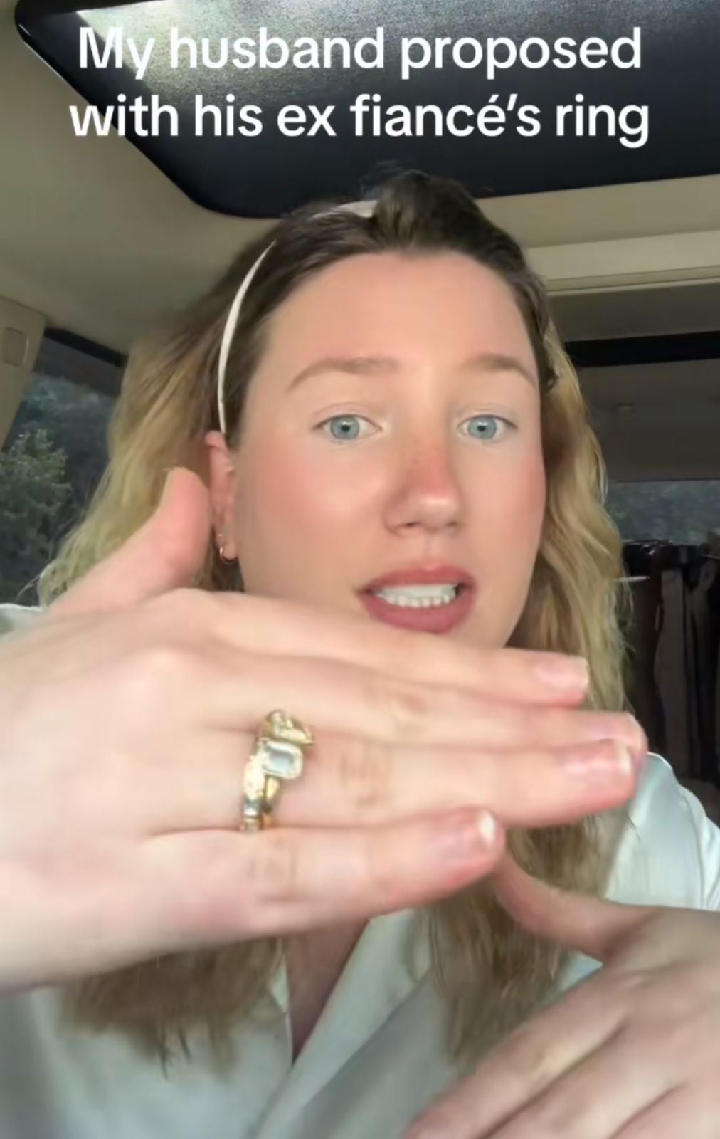 La mujer se mostró triste y decepcionada después de conocer que su anillo era de la exprometida de su pareja