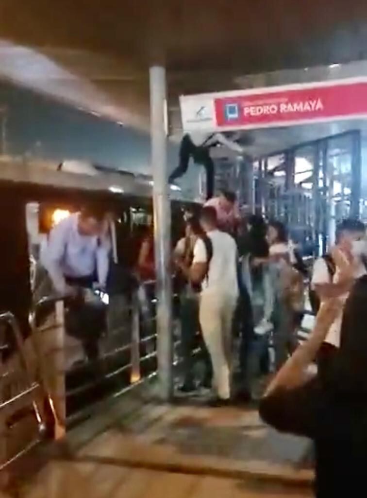 La emergencia no pasó a mayores, pues la humarada fue controlada sin dejar mayores afectaciones