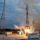 El cohete Soyuz-2.1b con la estación automática de aterrizaje lunar Luna-25 despega de una plataforma de lanzamiento en el Cosmódromo Vostochny en el Lejano Oriente ruso el viernes 11 de agosto. 2023.