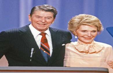 Regan con Nancy Davis, su segunda esposa.