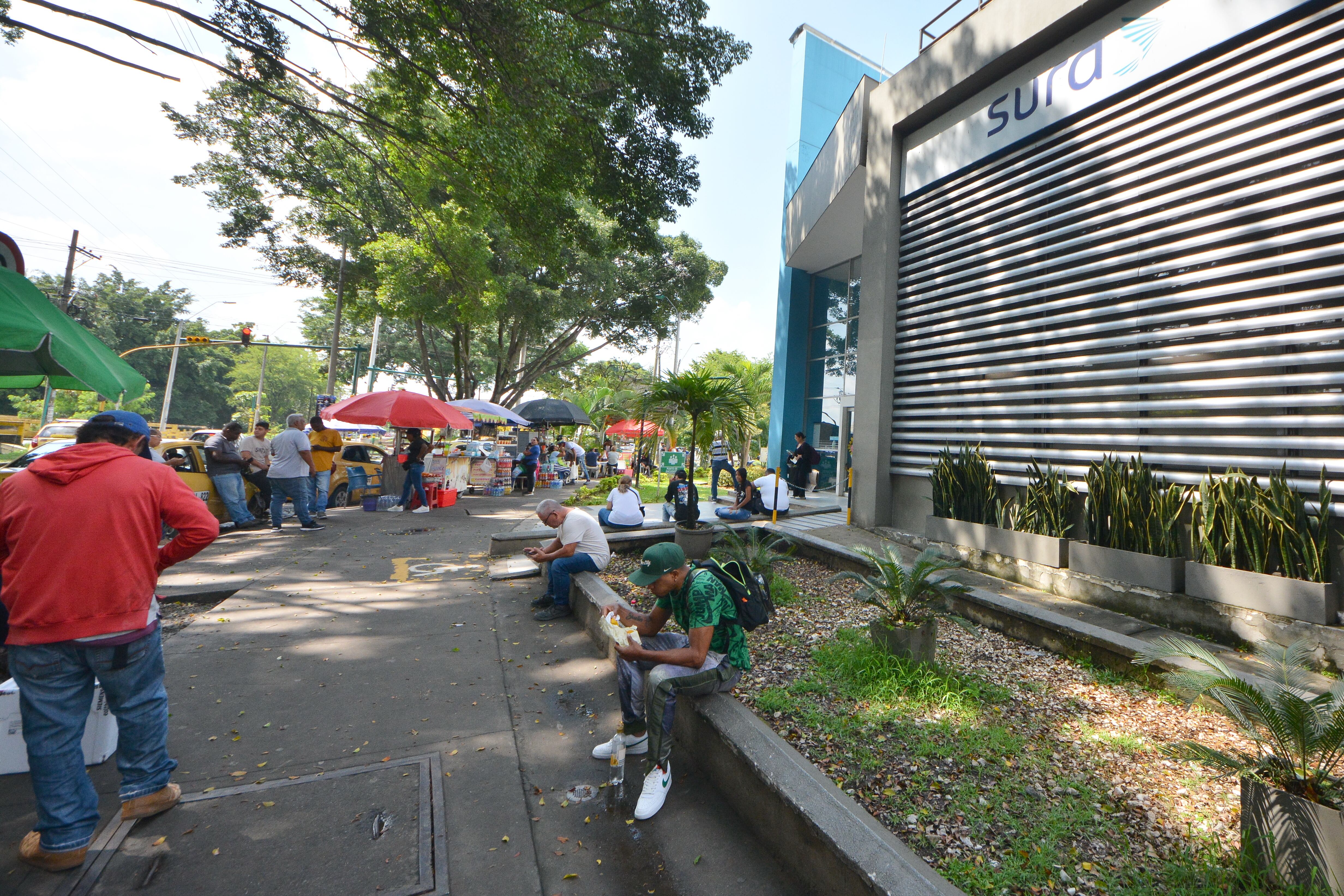 Sigue la crisis en el sistema de salud en Colombia. En la mañana de este martes, 28 de mayo, las directivas de la EPS Sura presentaron una solicitud formal al Gobierno Nacional para retirarse del sistema de salud de Colombia.