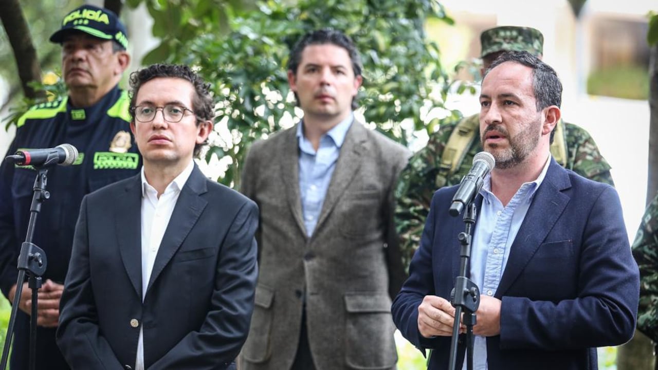 El secretario de Gobierno, Felipe Jiménez; el secretario de Movilidad, Felipe Ramírez, y el comandante de la Policía Metropolitana de Bogotá, general Eliécer Camacho explicaron cuál será el operativo de seguridad para la posesión presidencial.