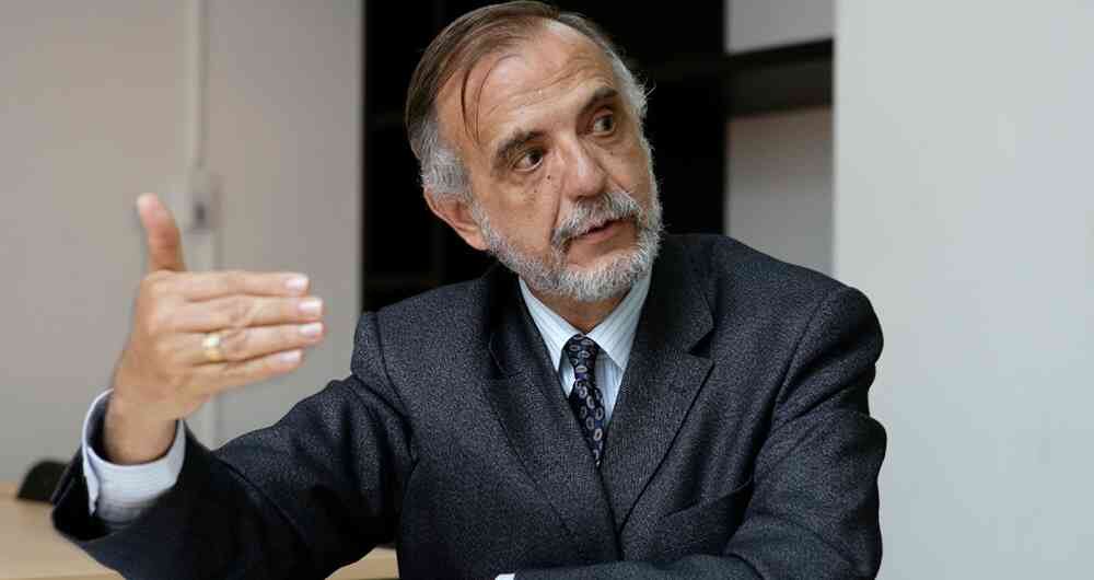 El ministro de Defensa, Iván Velásquez, dijo que la fuerza pública no se debería defender con violencia cuando sea amedrentada. 