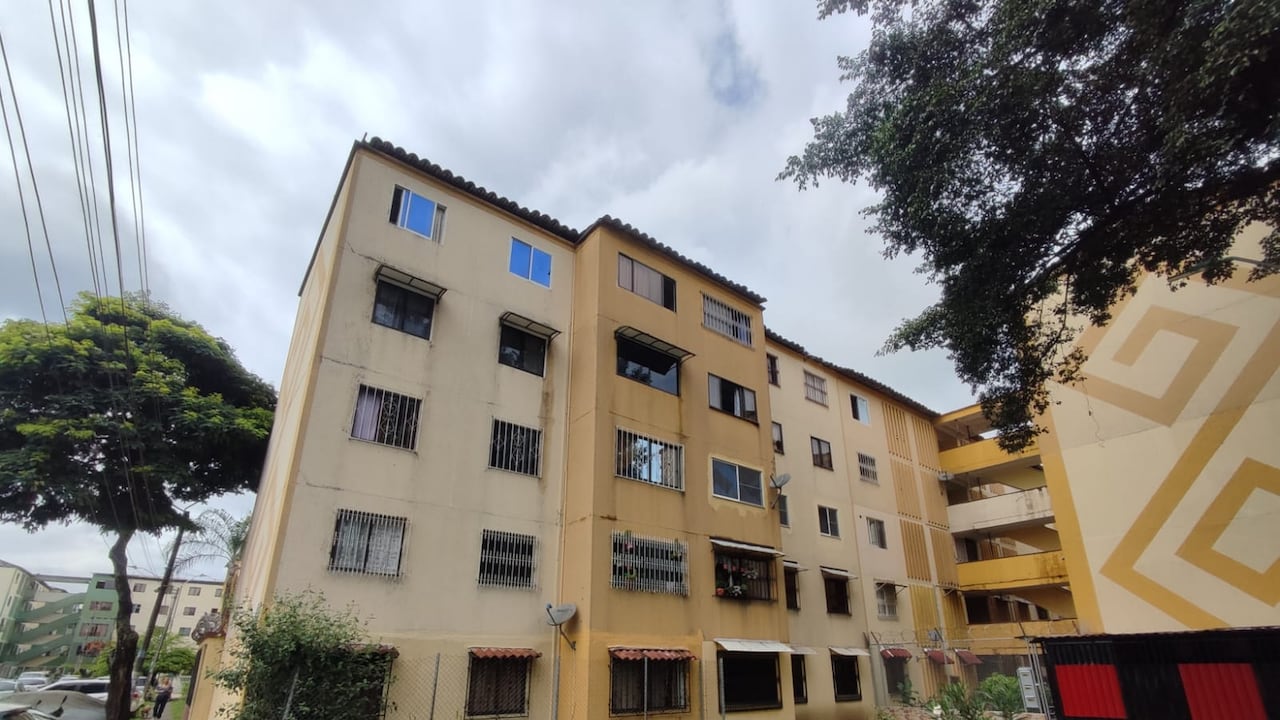 Evacuan varias torres de apartamentos en el sector de Chiminangos en Cali por fallas estructurales.