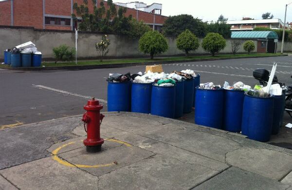 Como era día de recolección los bogotanos sacaron las basura. 