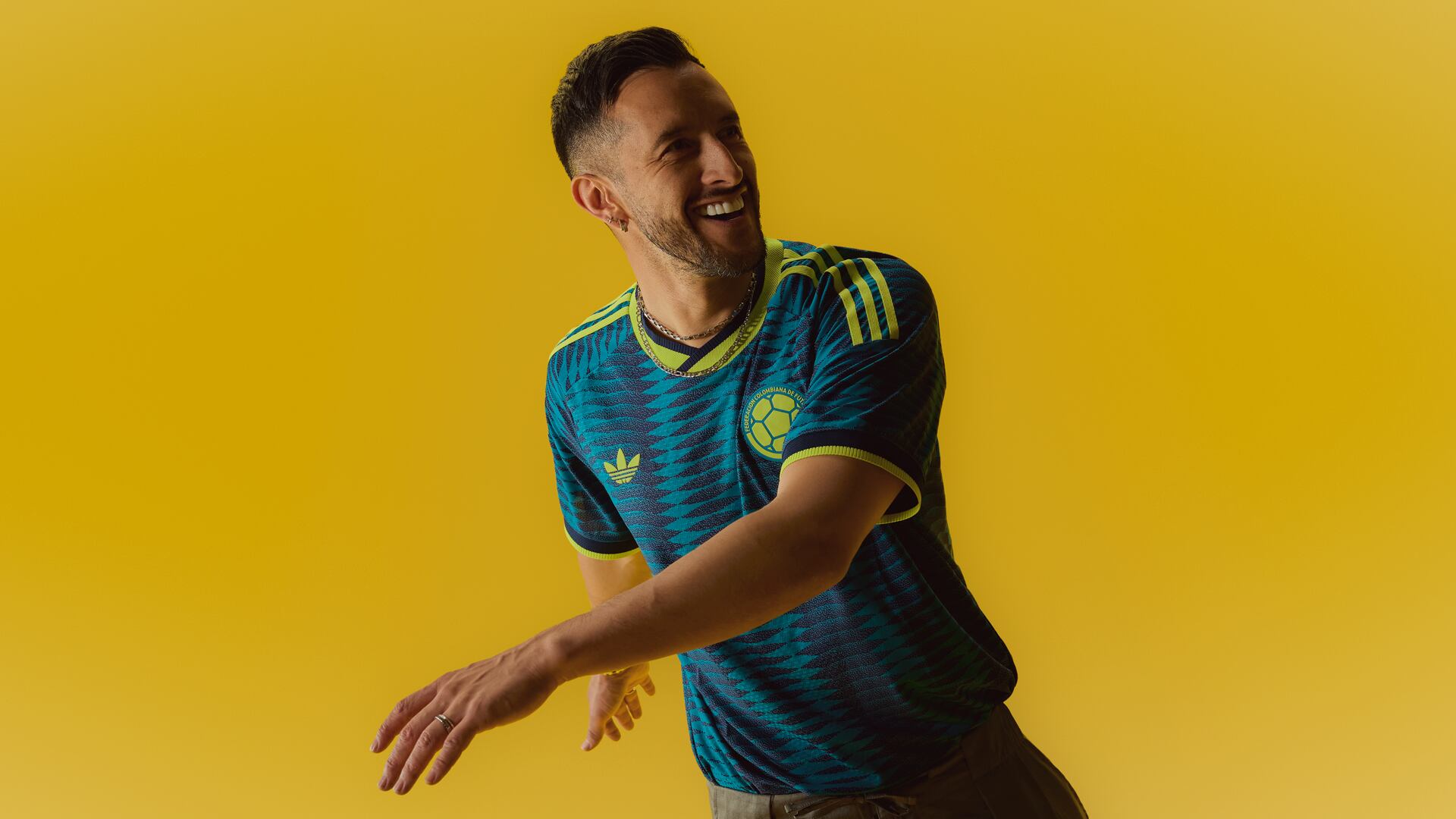 Camilo Vargas con la camiseta visitante de la Selección Colombia para el Mundial United 2026