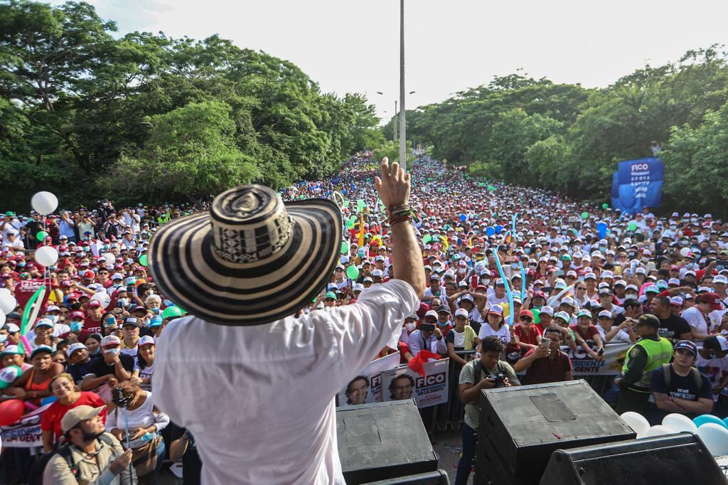 Federico Gutiérrez en campaña por la Costa Caribe.