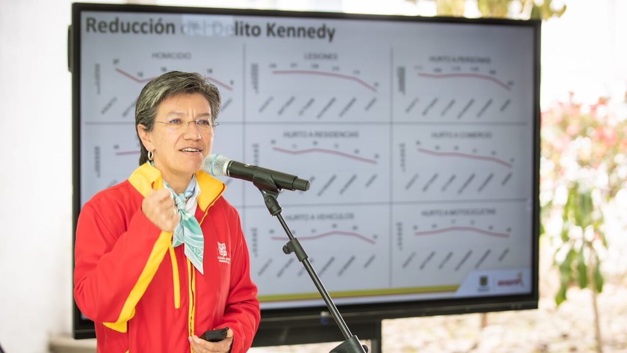 Alcaldesa Claudia López entregando detalles luego del Consejo de Seguridad adelantado en Kennedy.