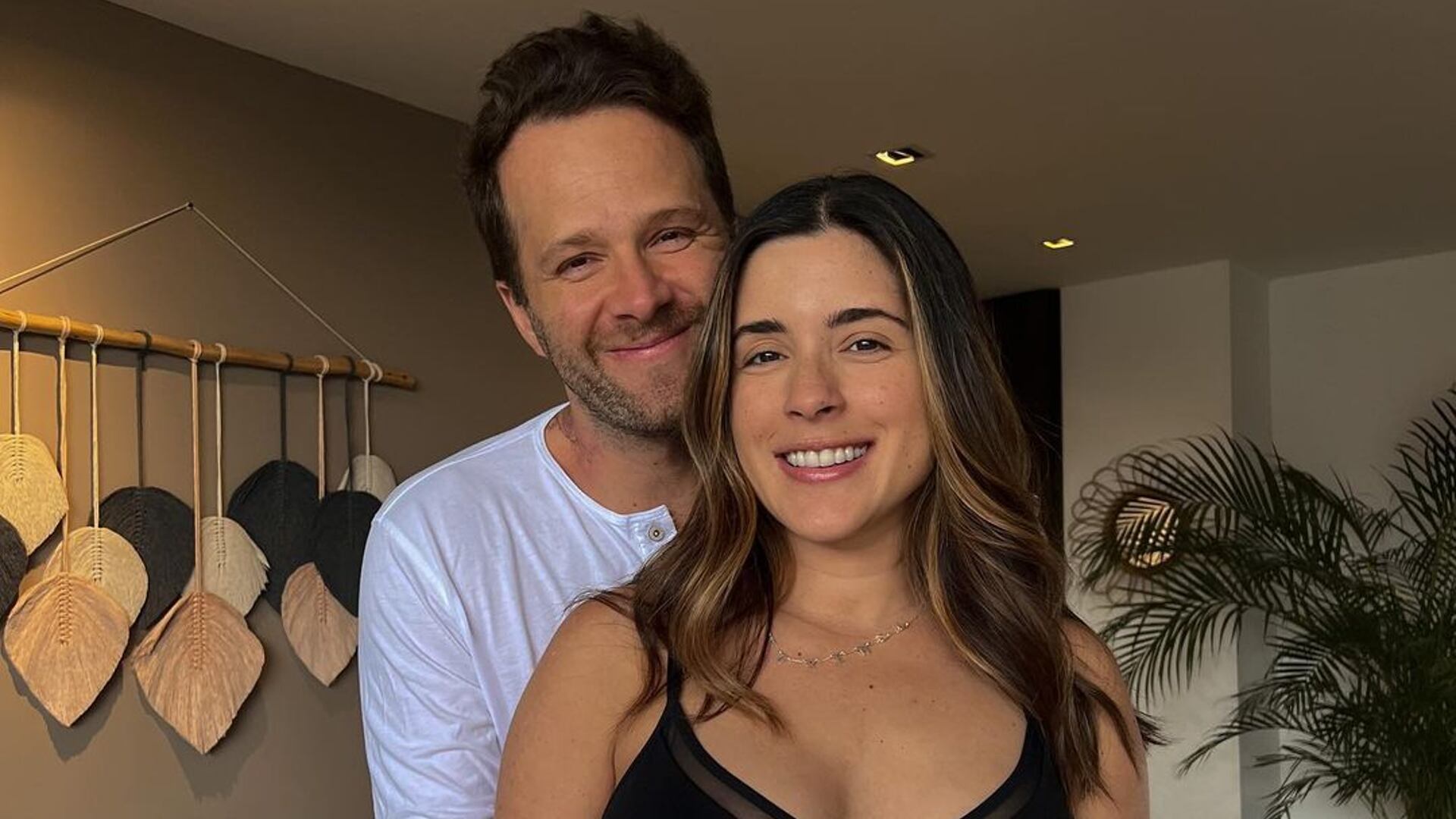 La pareja no se cambia por nadie con la llegada de su primogénito. Foto: Instagram @sebasyepes.