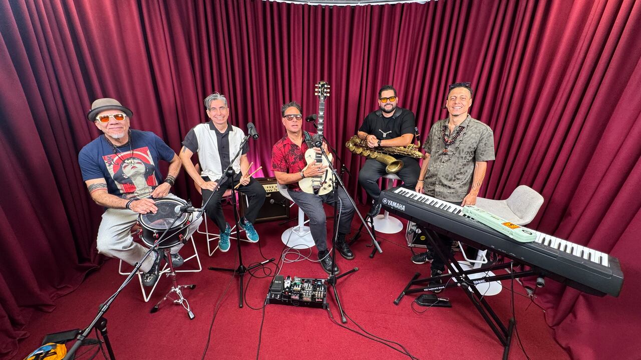 Desorden Público apelaron al sarcasmo, el humor negro y la alegría de sus canciones para retratar la realidad de Latinoamérica.