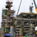 Como parte de su refinería, Ecopetrol está construyendo una nueva planta de hidrotratamiento de combustibles para reducir el azufre en el diesel y la gasolina. La inversión es de US$700 millones.