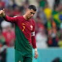 El portugués Cristiano Ronaldo da un pulgar hacia arriba después de la victoria por 6-1 durante el partido de fútbol de los octavos de final de la Copa Mundial entre Portugal y Suiza, en el Estadio Lusail en Lusail, Qatar.