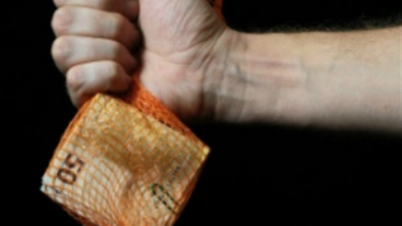 Las sanciones y leyes también caerán sobre aquellas personas que aún sin ser fundadoras del esquema fraudulento, participen del mismo.