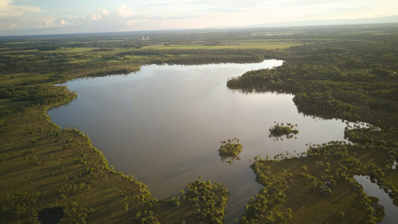 Los habitantes del sector descubrieron la forma en la que se asemeja la laguna por un drone que sobrevoló el lugar.