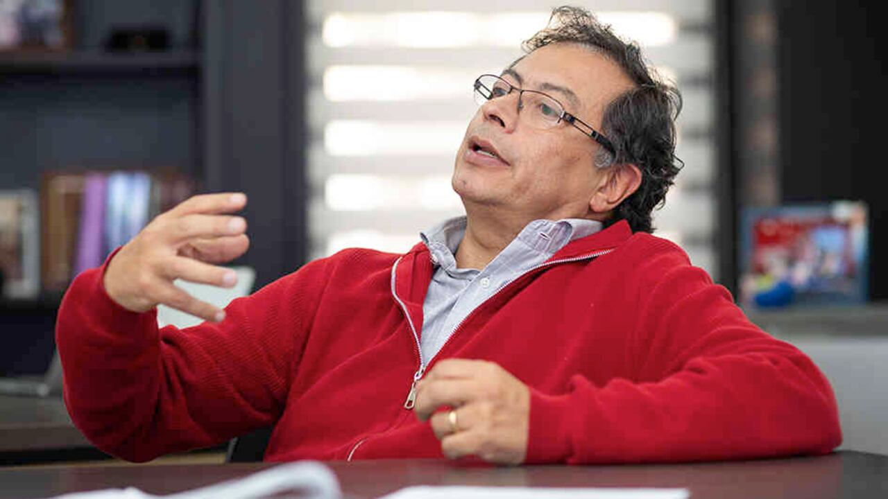 “La experiencia de los centros regulados de consumo en los países en donde se ha ensayado es que se permite acabar con la red mafiosa en el barrio, que es lo que produce inseguridad, y que haya tratamiento personalizado al adicto”, Petro