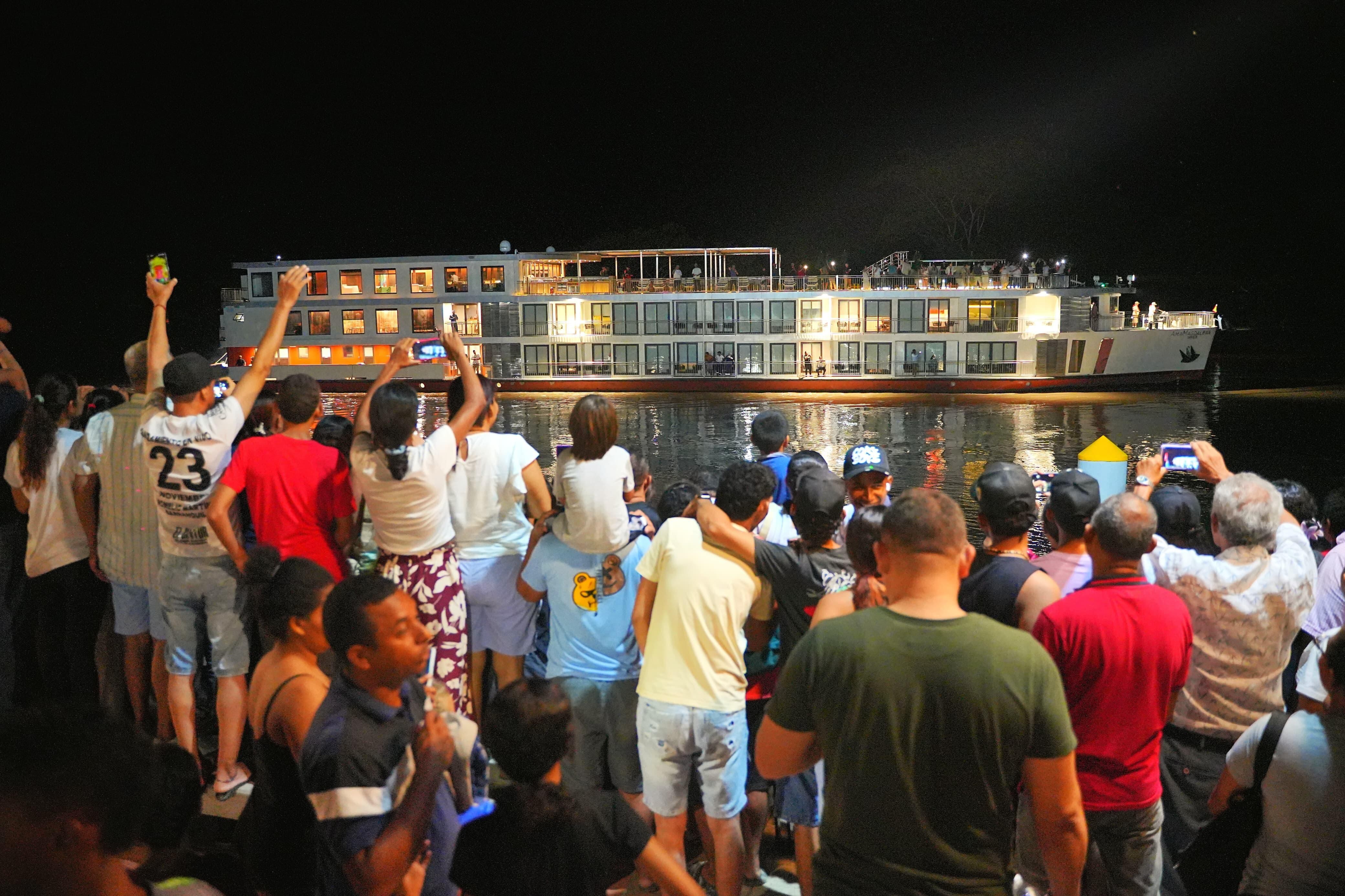 El crucero AmaMagdalena paralizó a Mompóx tras su llegada.