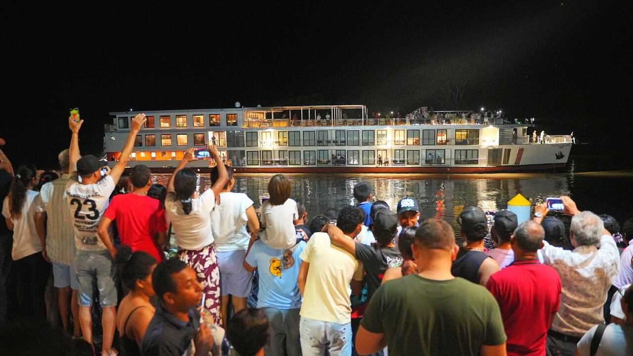 El crucero AmaMagdalena paralizó a Mompox tras su llegada.