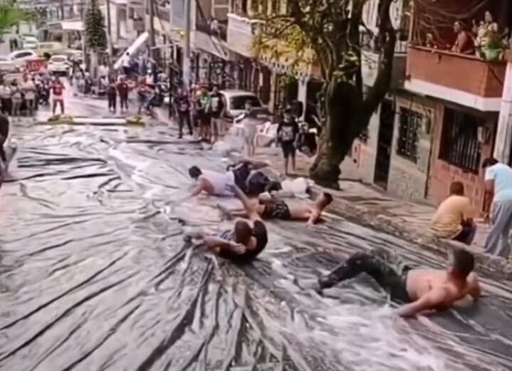 Algunos aprovecharon el espacio para hacer algunas piruetas