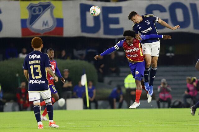 Kevin Londoño (Pasto) enfrentando a Millonarios en cuadrangulares.