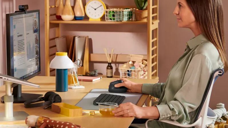 Emplear un mouse ergonómico puede ayudar a impedir el síndrome del túnel carpiano.