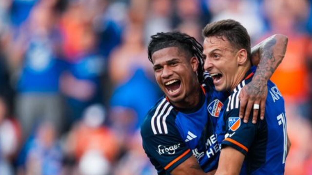 Santiago Arias ya suma dos goles en su estadía por los Estados Unidos.