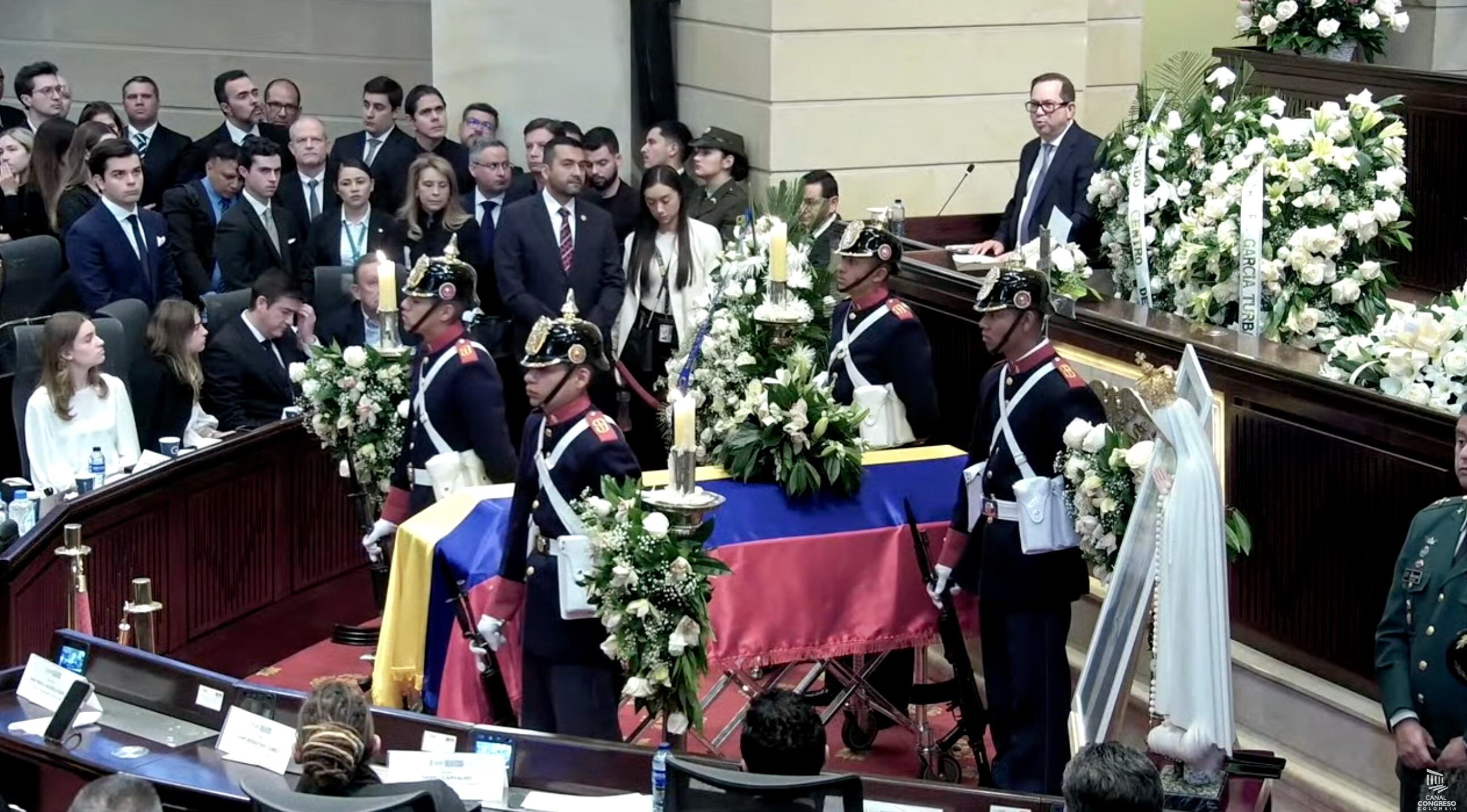 Cámara Ardiente Honorable Senador Miguel Uribe Turbay Q.E.P.D.