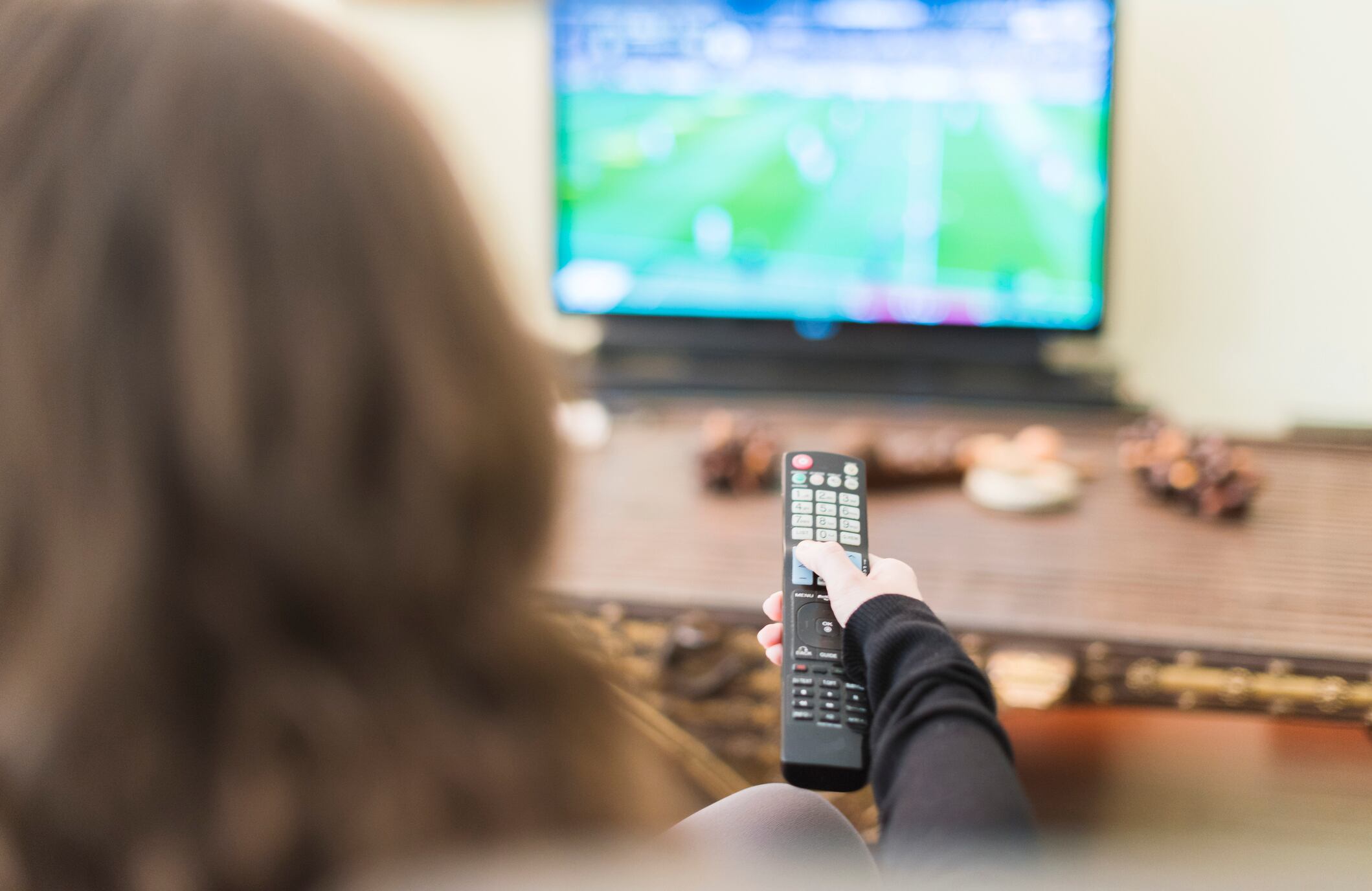 Configurar modos predefinidos facilita disfrutar del televisor sin desperdicio.