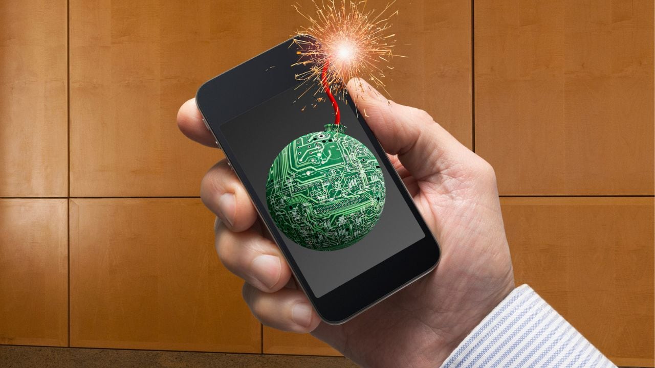 Mensaje bomba en WhatsApp