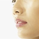 Se le dice “bigote” para referirse tanto al vello como al área entre el labio superior y la nariz.