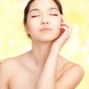 Explore cómo los ingredientes naturales y tradicionales forman la base de la técnica coreana para una piel sin imperfecciones, transmitida de generación en generación.