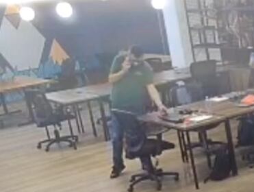 El sujeto entró evadiendo los controles de seguridad y robó dos computadores avaluados en más de 10.000.000 de pesos.