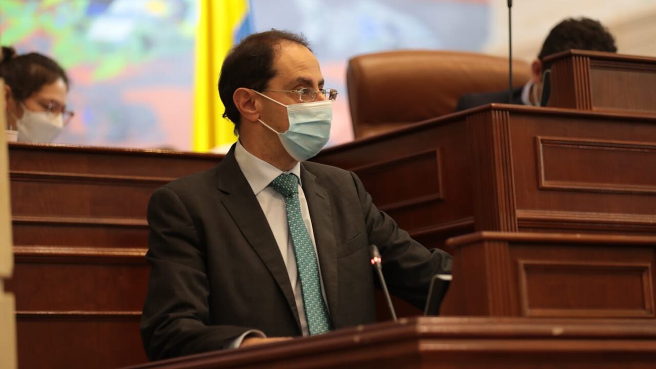 José Manuel Restrepo, ministro de Hacienda, en sesiones del Congreso de la República.