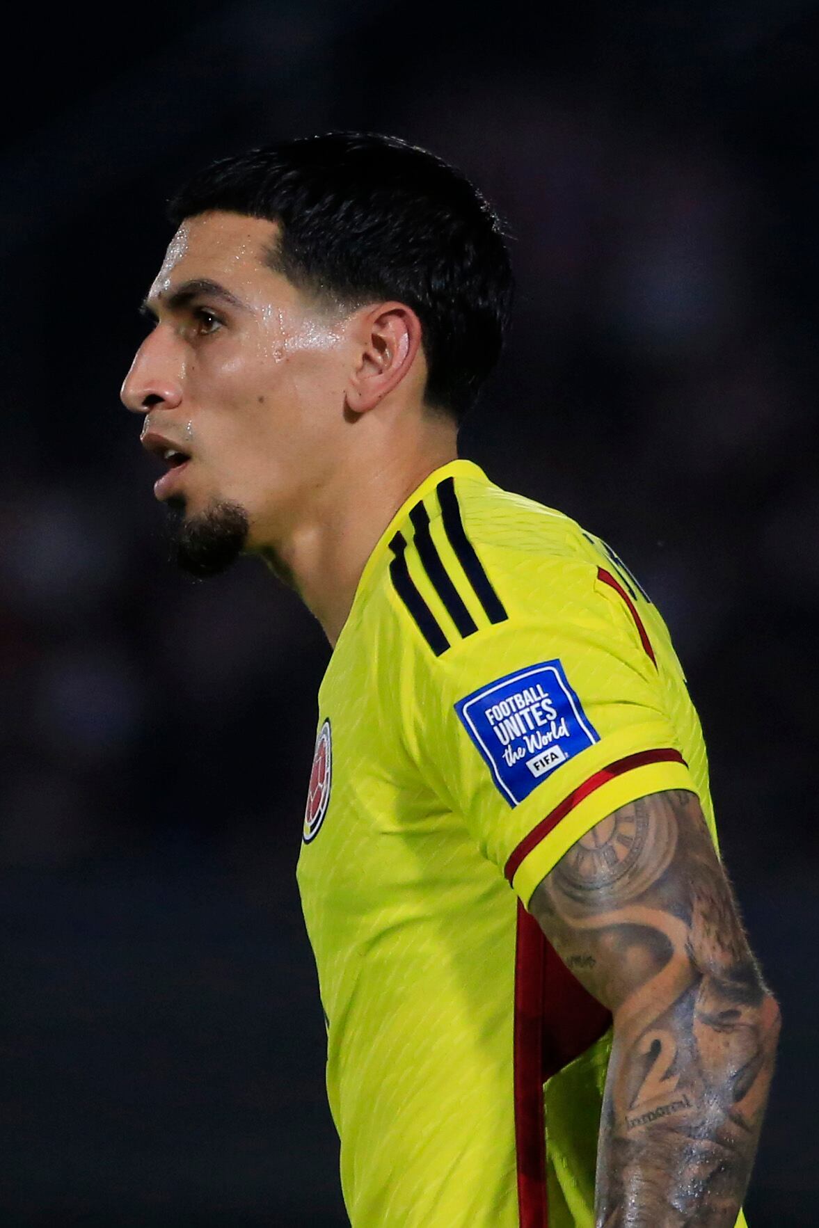 ASUNCION, PARAGUAY - NOVEMBER 21: Detail of a FIFA patch on Daniel Muñoz of Colombia jersey during a FIFA World Cup 2026 Qualifier match between Paraguay and Colombia at Estadio Defensores del Chaco on November 21, 2023 in Asuncion, Paraguay. (Photo by Christian Alvarenga/Getty Images)