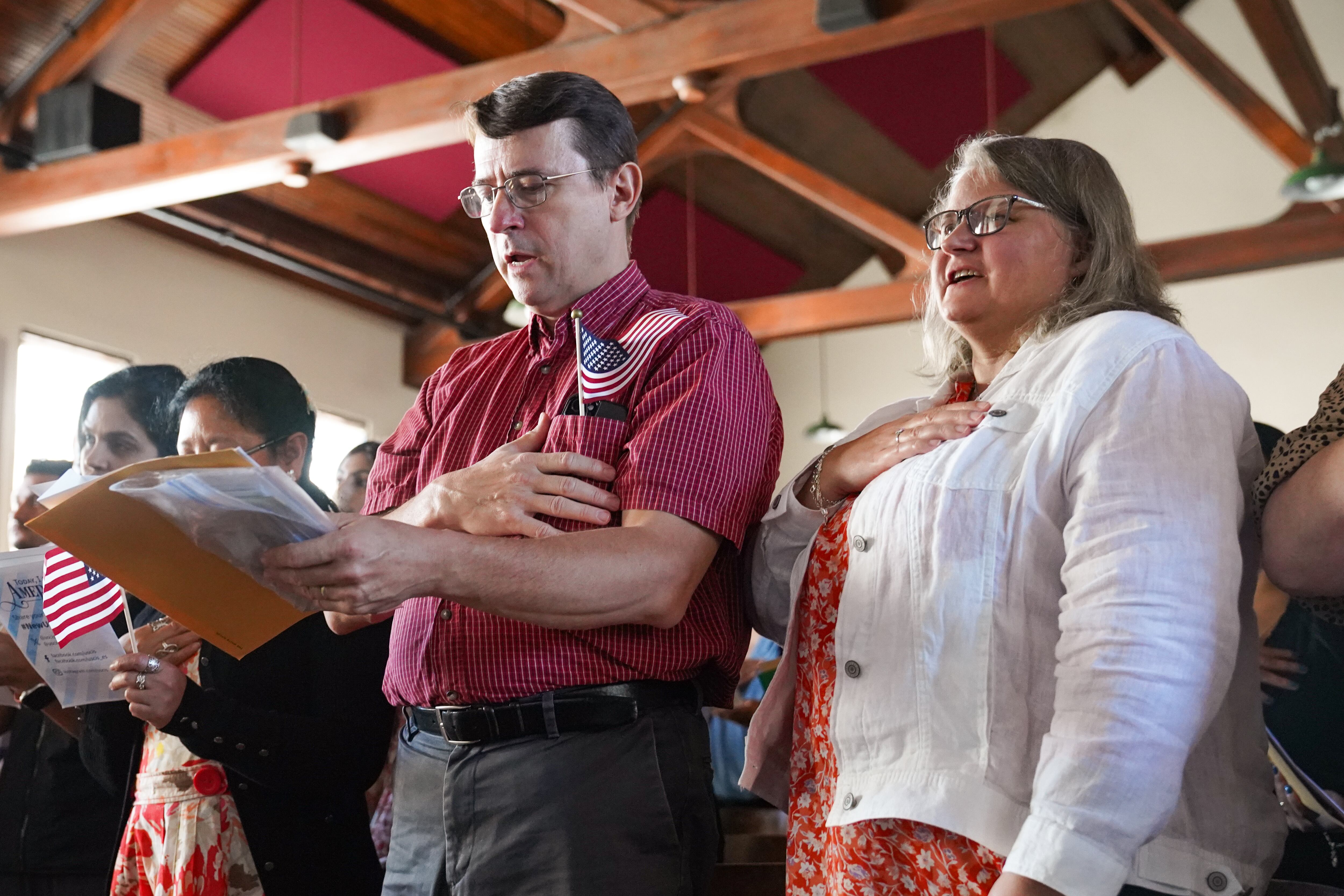 Durante el proceso de nacionalización se puede pedir cambio de nombre 
(Foto: Megan Varner/Getty Images)