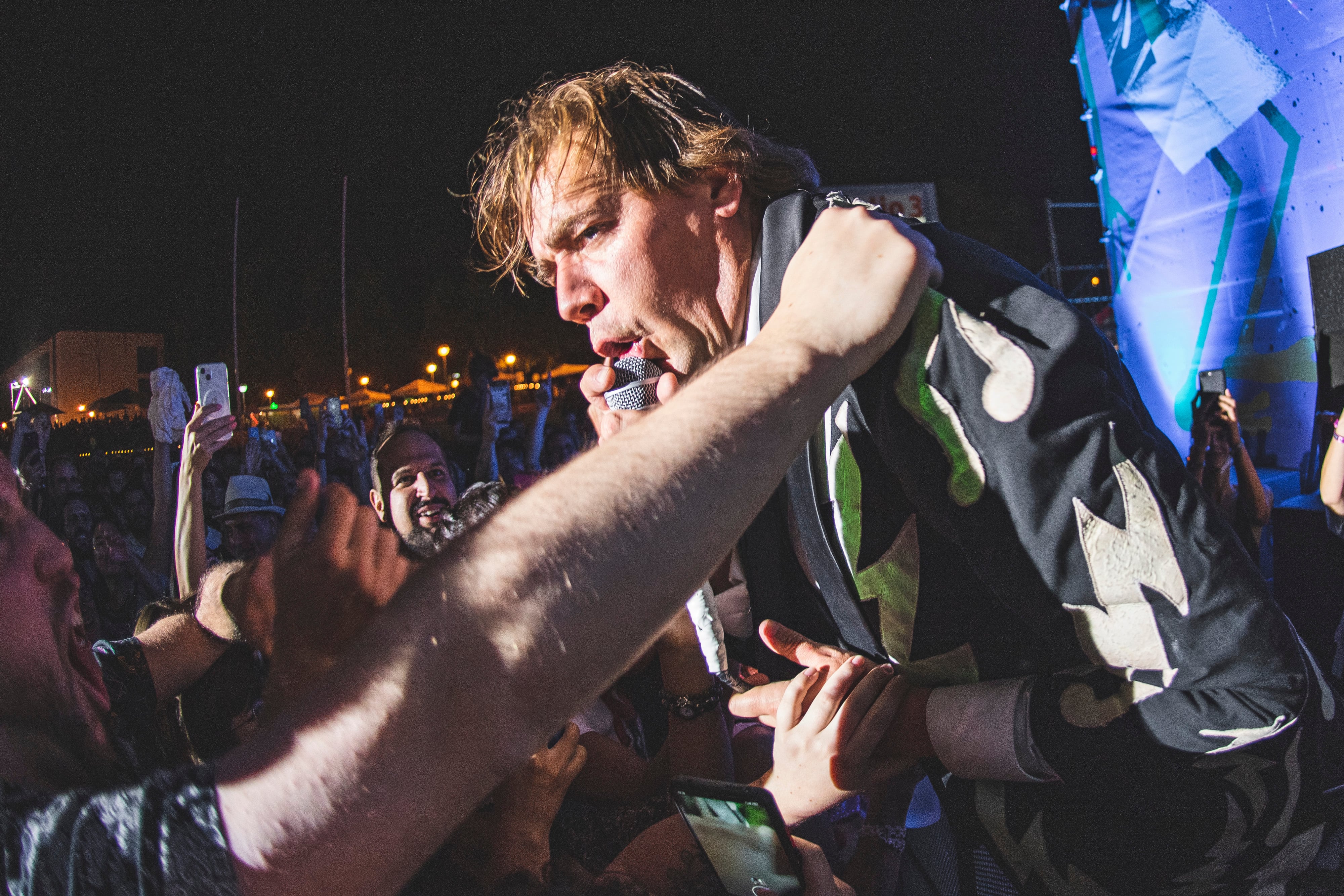 Pelle Almqvist de The Hives en el DCODE Festival de la  Universidad Complutense de Madrid, en septiembre de 2022. Foto de Mariano Regidor/Redferns.