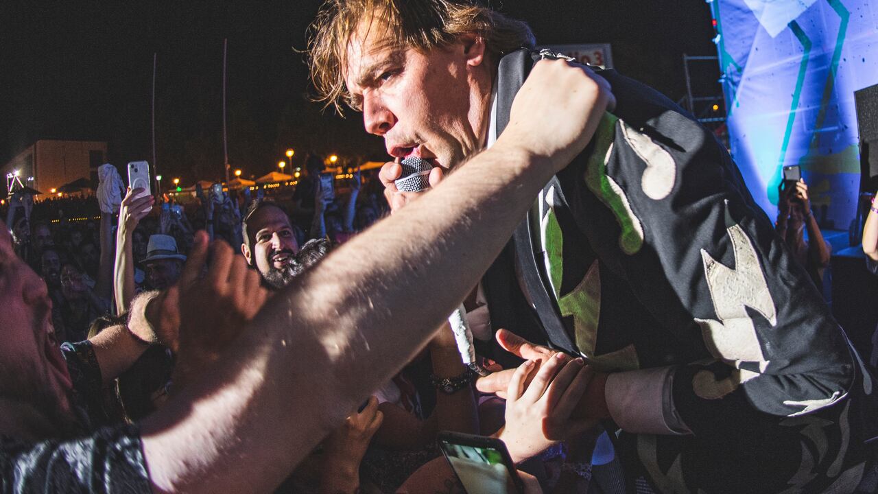 Pelle Almqvist de The Hives en el DCODE Festival de la Universidad Complutense de Madrid, en septiembre de 2022. Foto de Mariano Regidor/Redferns.