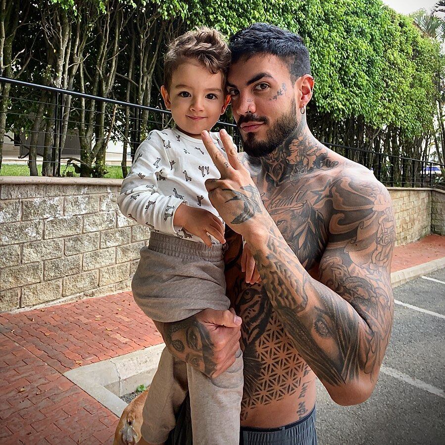 Mateo Carvajal le dice a su hijo Salvador que no puede tener novia y así reacciona