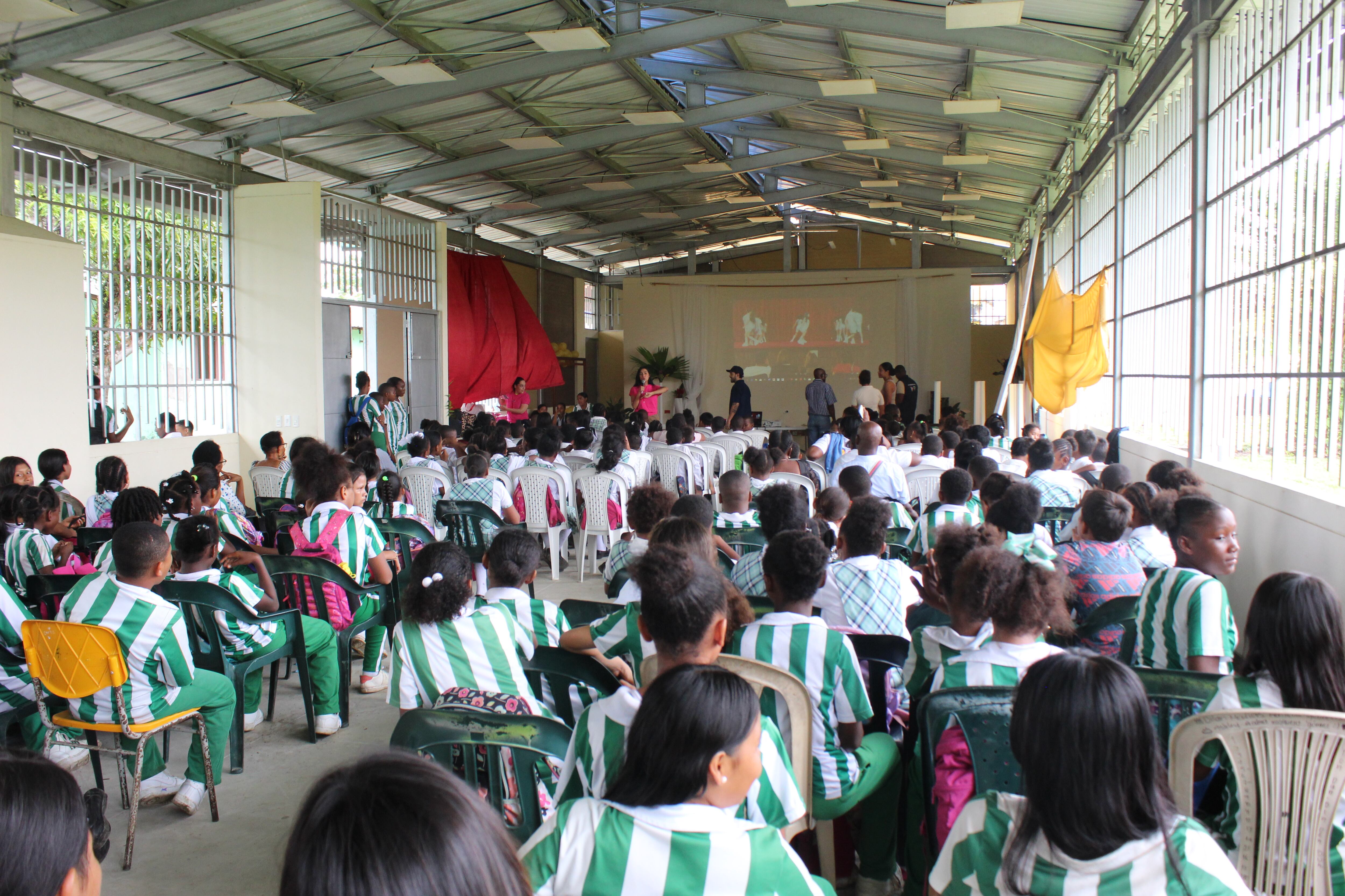 Su campaña ‘Bullying por Loving’ ha impactado 75 millones de mujeres en la región y más de 1,5 millones de niños participan anualmente de sesiones de formación.