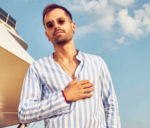 Mike Bahía, cantante caleño.