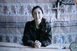 INGRID BETANCOURT, VIDEO, PRUEBA DE SUPERVIVENCIA.
AGOSTO DE 2003.