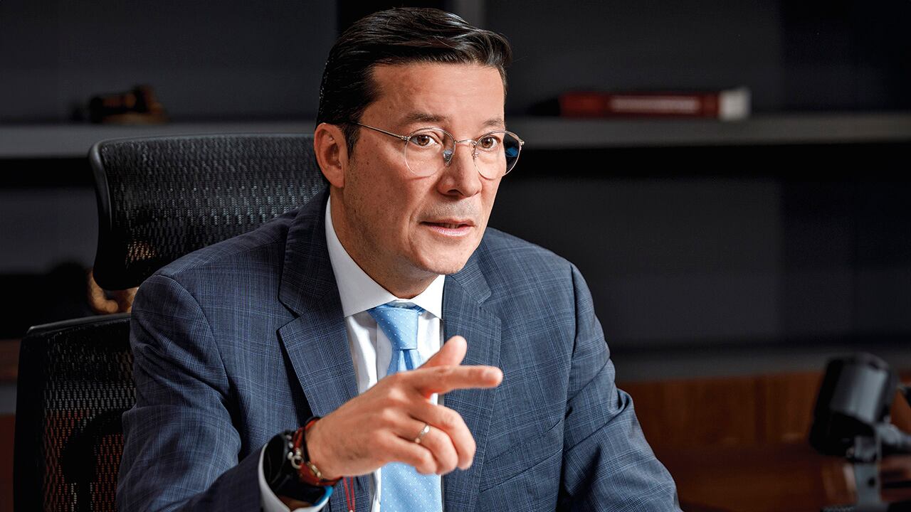 El registrador Hernán Penagos defendió a capa y espada el sistema electoral colombiano. La MOE habló de transparencia en las elecciones del 8 de marzo.