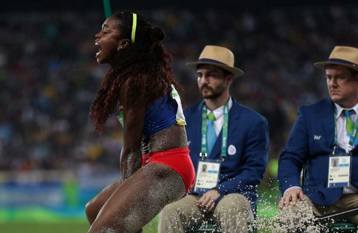 Ibargüen vivió una competencia intensa. El 15,17 fue su registro ganador. EFE/Marcelo Sayão 