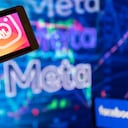 Ilustración fotográfica Logotipo de Meta y Facebook: Instagram visto en un teléfono inteligente en Bruselas (Bélgica) el 8 de octubre de 2022. (Ilustración fotográfica de Jonathan Raa/NurPhoto a través de Getty Images)