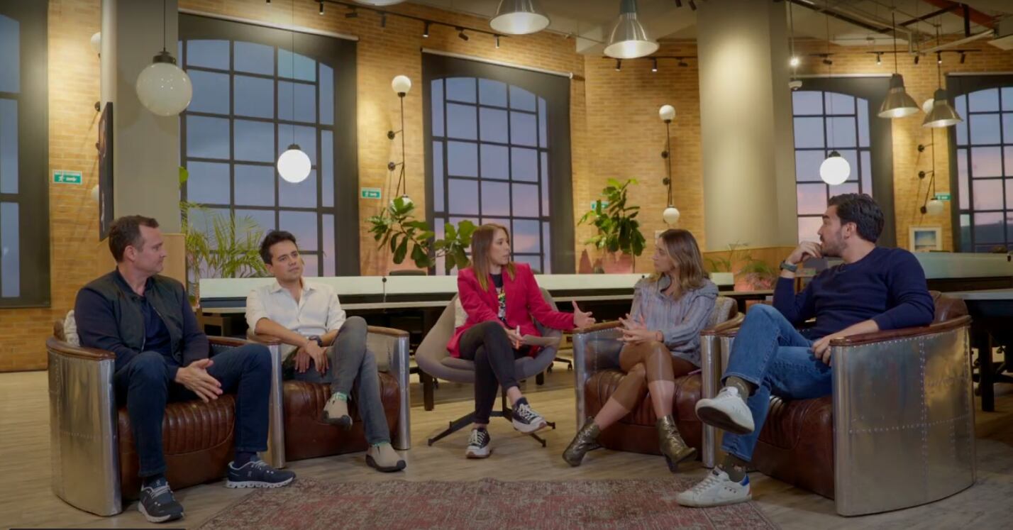 Hernando Rubio, CEO de Movii; Santiago Covelli, CEO de Lulo Bank; Juanita Gómez, directora de Video de SEMANA; Ana María Prieto, directora del programa de pagos del Banco de la República y Gabriel Santos, presidente de Colombia Fintech en Hablan los que saben en DINERO.