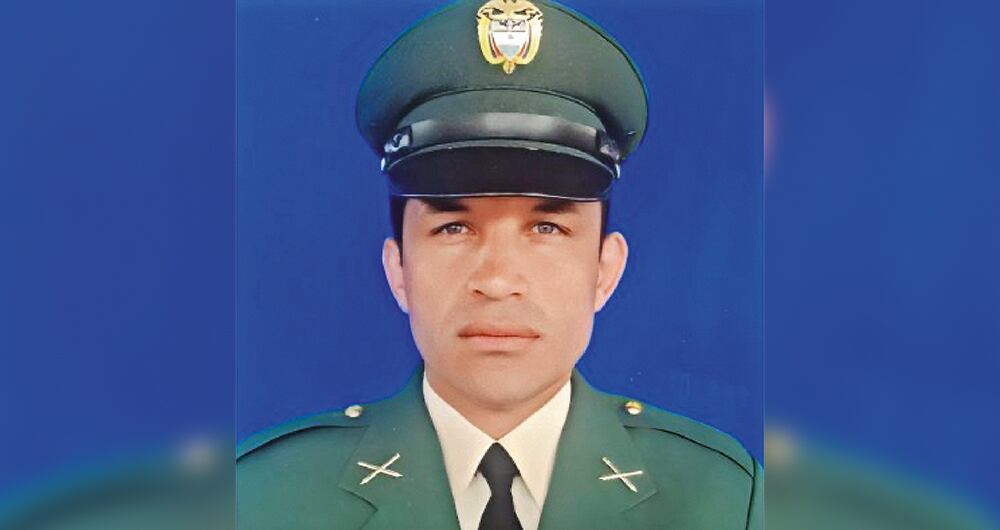   El sargento Alexander Chalá, desde su perfil de Twitter, enfrenta a los contradictores del Gobierno.