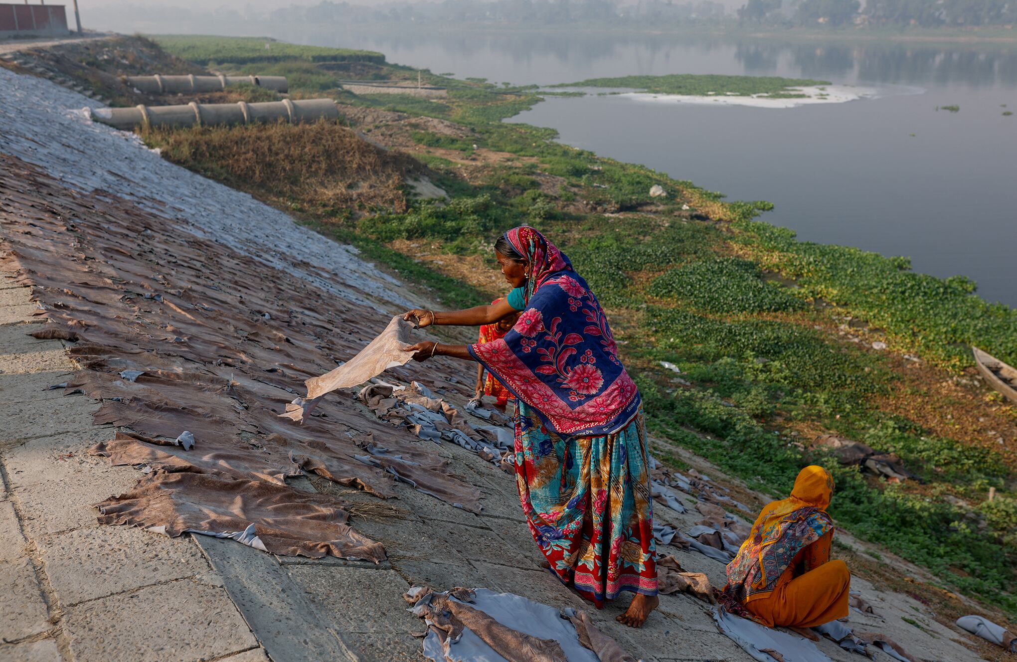 En imágenes : Viviendo a lo largo de un río 'muerto' en Bangladesh