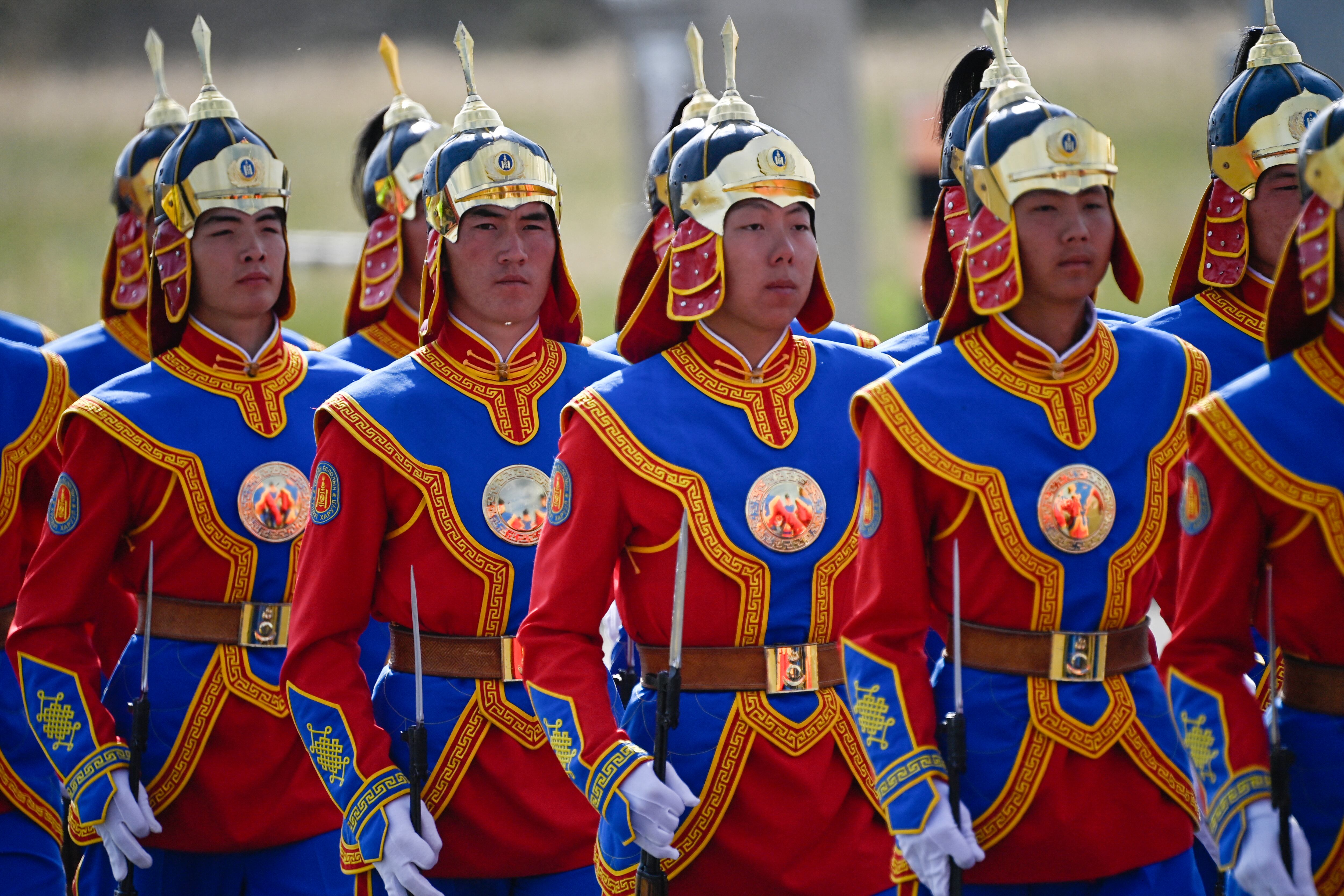 Durante el trayecto, mientras cruzaba China, Francisco envió un telegrama con "plegarias" y "buenos deseos" a su presidente, Xi Jinping, informó el Vaticano, siguiendo la tradición de mandar agradecimientos a los países que sobrevuela el avión papal.