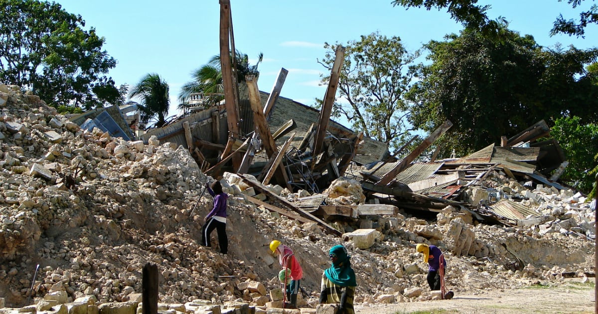 Los desastres naturales están muy relacionados con el calentamiento de la tierra y los océanos. 
