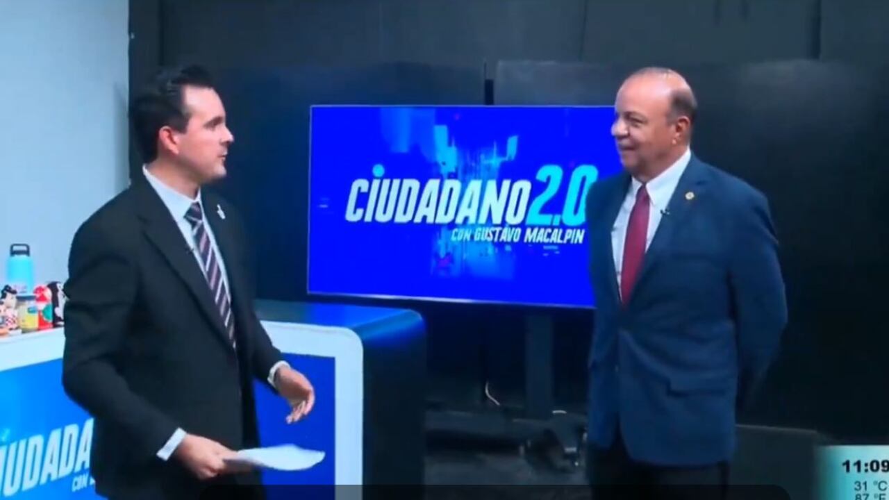 El periodista fue despedido en vivo frente a su equipo de trabajo