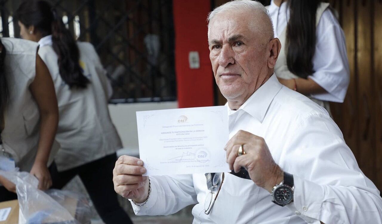 Un ciudadano en Ecuador ya hizo su voto desde el hogar